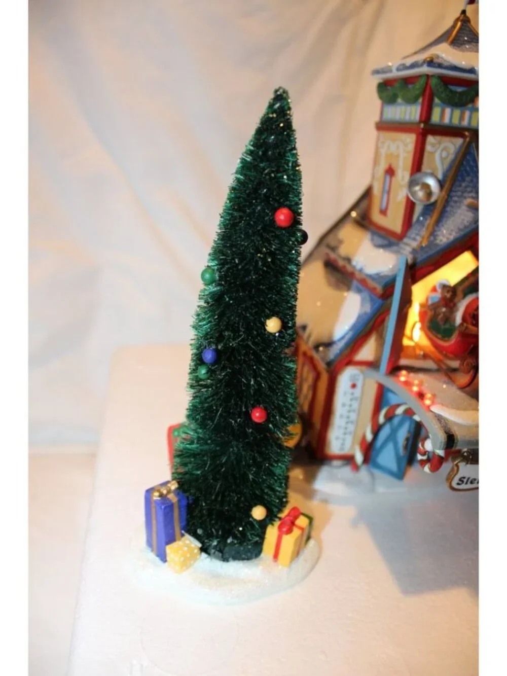 Dept 56 North Pole - Santa's Sleight Launch Gift Set - Picture 4 of 11